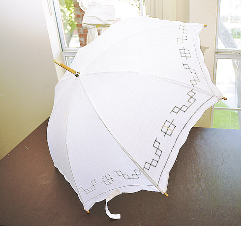 White Hemstitch Parasols. 19" ( 38" Full Open) - Click Image to Close
